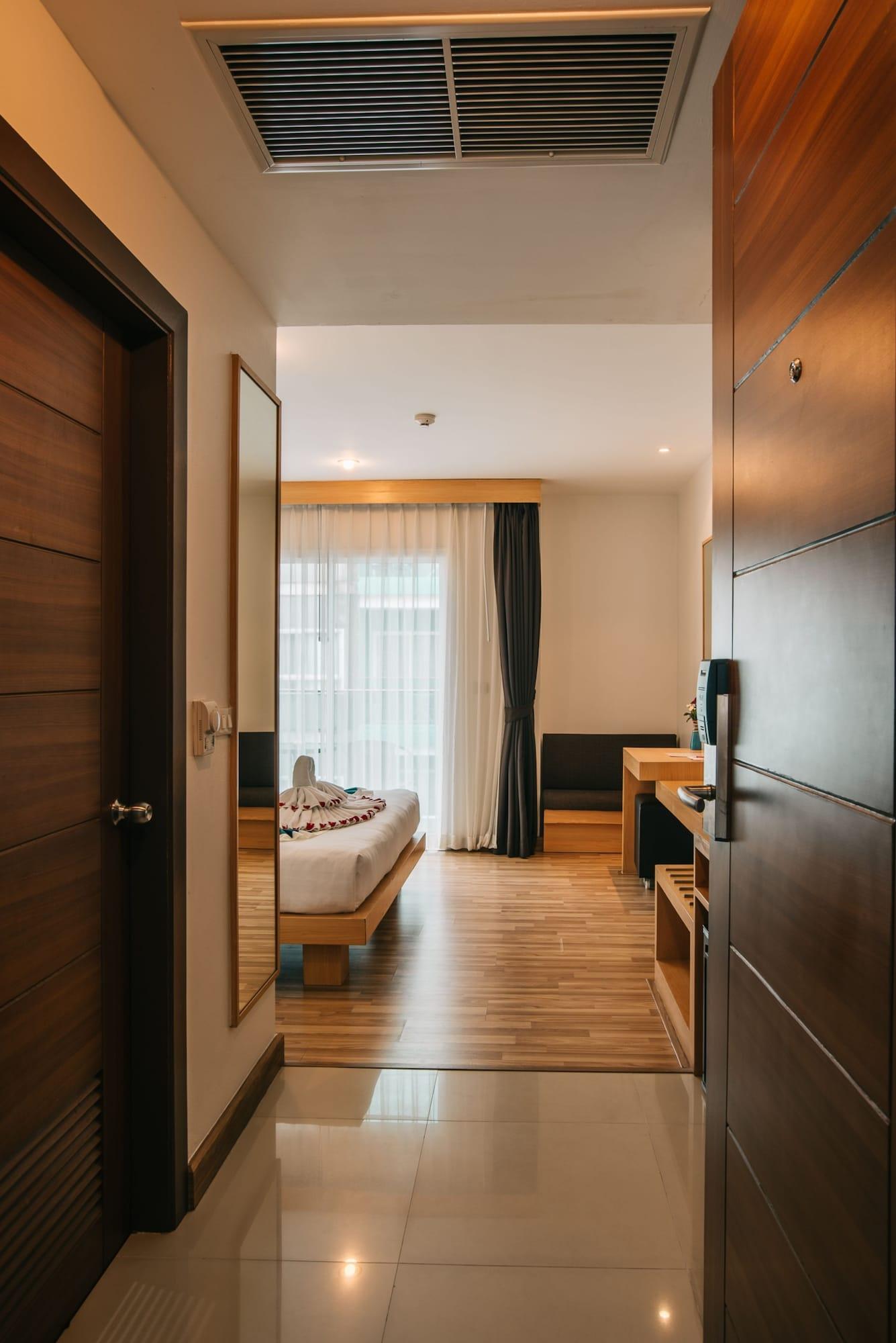 Icheck Inn Central Patong Eksteriør billede